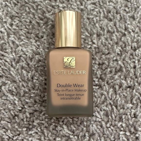 Estée Lauder Double Wear Foundation - Picture 3 of 6